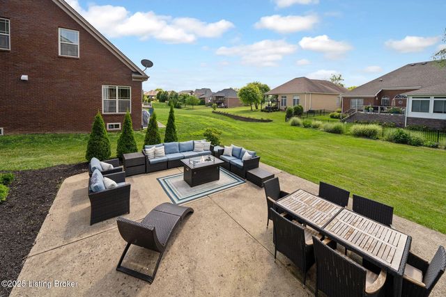 329 Links Dr, Simpsonville, KY 40067