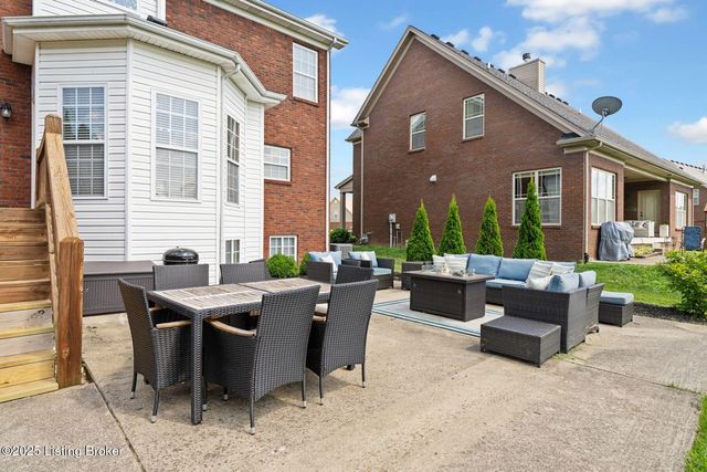 329 Links Dr, Simpsonville, KY 40067