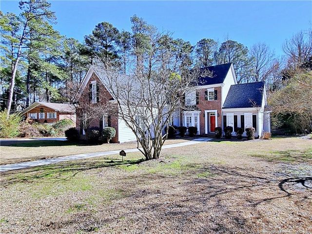 2519 S Edgewater Drive, Fayetteville, NC 28303