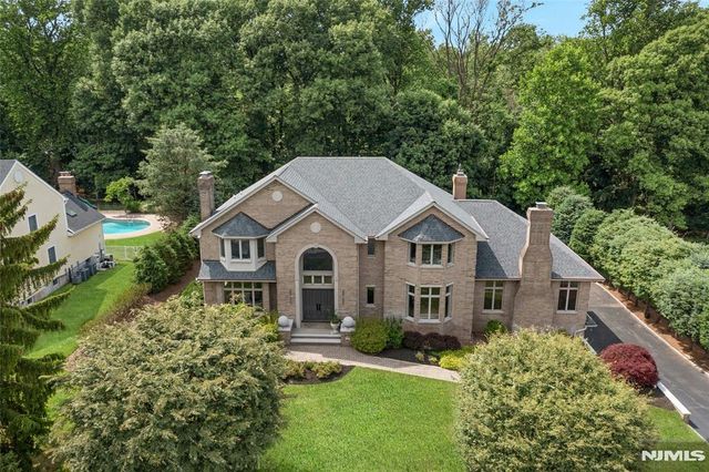 527 Lydia Lane, Wyckoff, NJ 07481