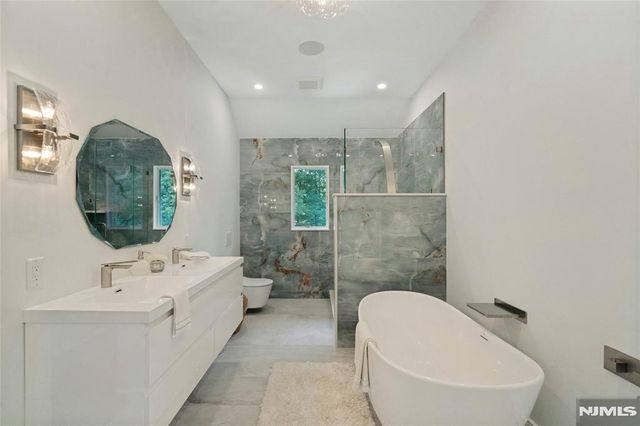 527 Lydia Lane, Wyckoff, NJ 07481