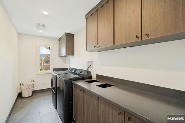 527 Lydia Lane, Wyckoff, NJ 07481