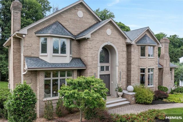 527 Lydia Lane, Wyckoff, NJ 07481