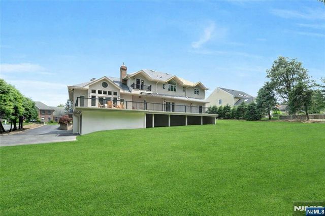 527 Lydia Lane, Wyckoff, NJ 07481