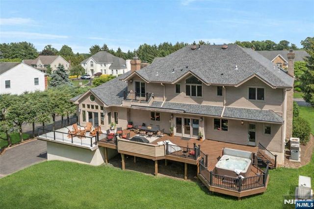 527 Lydia Lane, Wyckoff, NJ 07481
