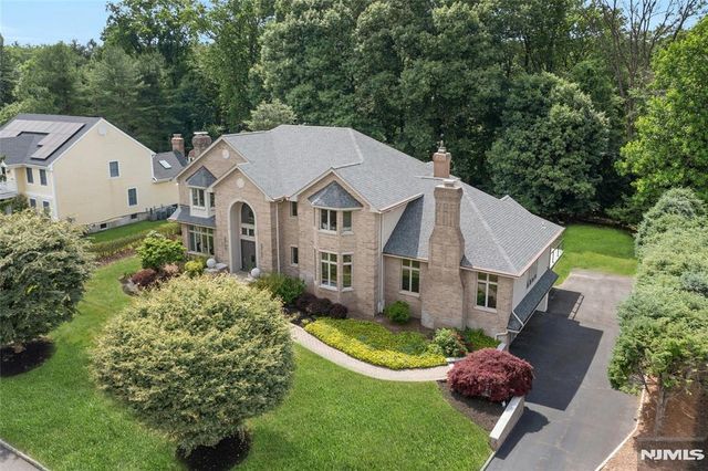 527 Lydia Lane, Wyckoff, NJ 07481