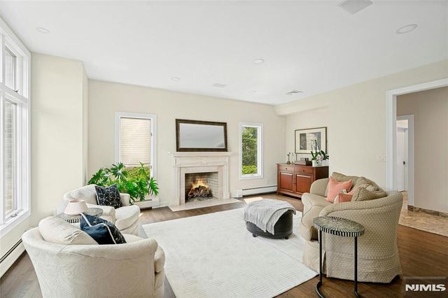 527 Lydia Lane, Wyckoff, NJ 07481