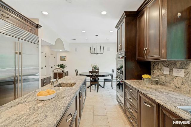 527 Lydia Lane, Wyckoff, NJ 07481