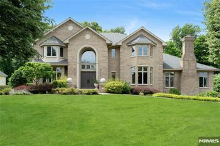 527 Lydia Lane, Wyckoff, NJ 07481
