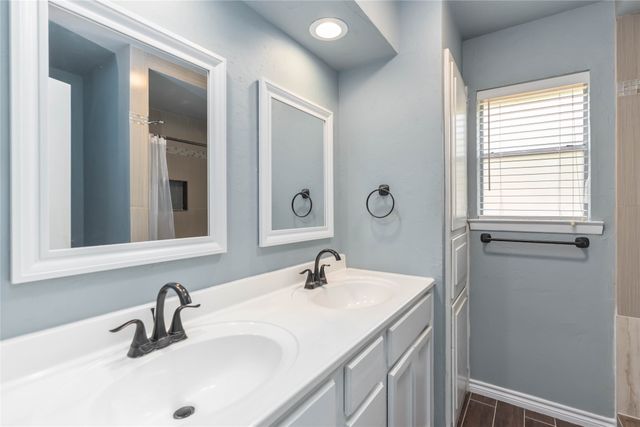 821 Ridge Court, Bedford, TX 76021