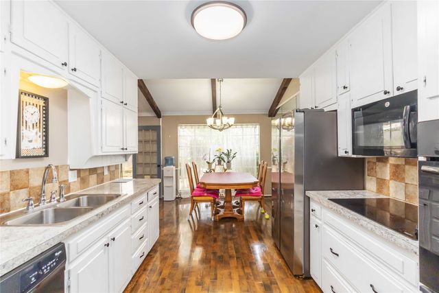 821 Ridge Court, Bedford, TX 76021