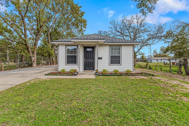618 Pine Street, Bonham, TX 75418