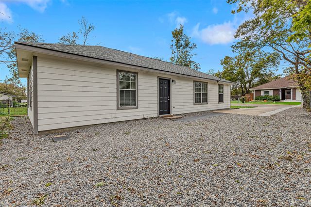 618 Pine Street, Bonham, TX 75418