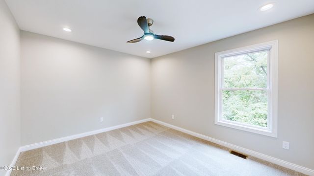 8205 Roseborough Rd, Louisville, KY 40228