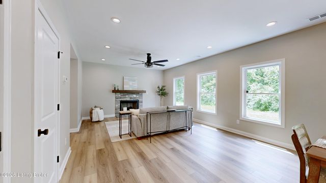8205 Roseborough Rd, Louisville, KY 40228