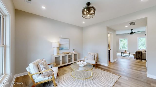 8205 Roseborough Rd, Louisville, KY 40228