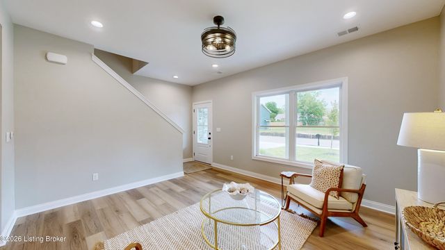 8205 Roseborough Rd, Louisville, KY 40228