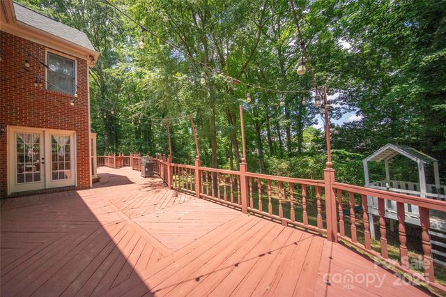3600 Stoneglen Path, Charlotte, NC 28269