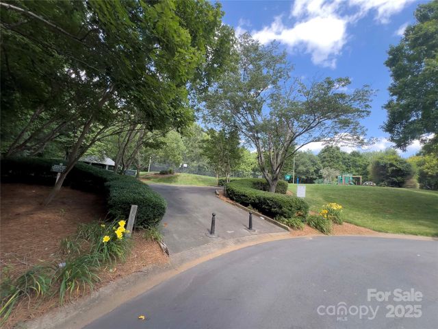 3600 Stoneglen Path, Charlotte, NC 28269