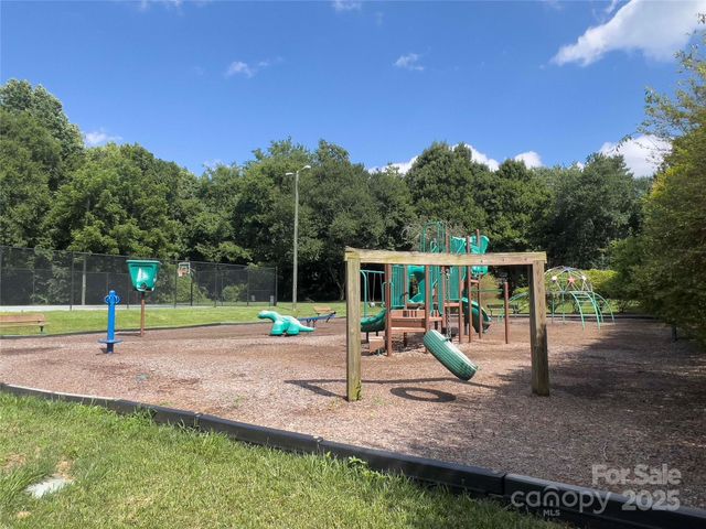 3600 Stoneglen Path, Charlotte, NC 28269