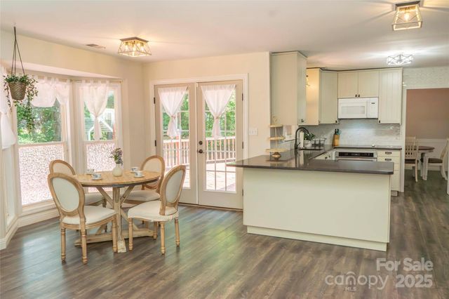 3600 Stoneglen Path, Charlotte, NC 28269
