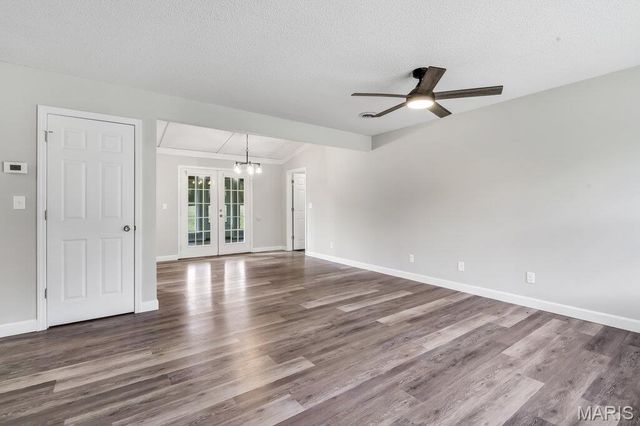 19034 Royal Drive, Warrenton, MO 63383