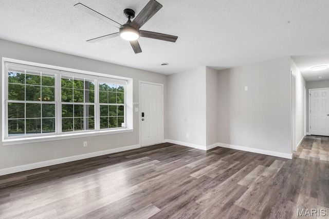 19034 Royal Drive, Warrenton, MO 63383