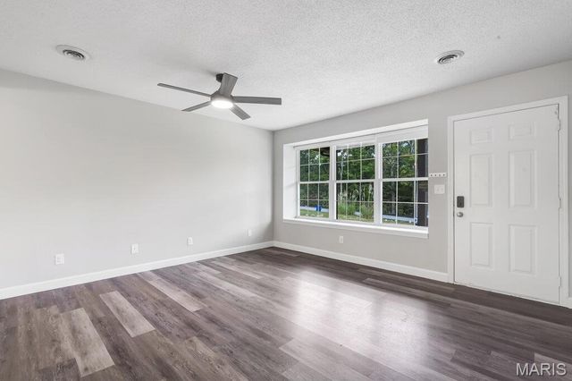 19034 Royal Drive, Warrenton, MO 63383