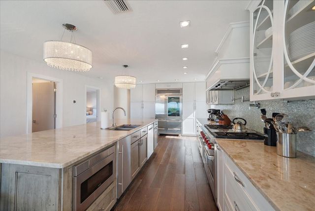 412 S CASEY KEY ROAD, Nokomis, FL 34275