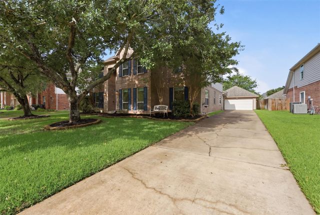 3406 Castle Pond Court, Pearland, TX 77584