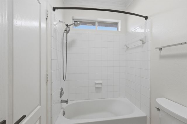 3406 Castle Pond Court, Pearland, TX 77584