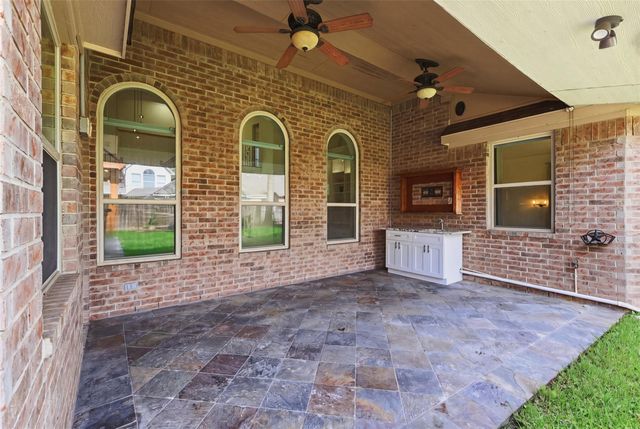 3406 Castle Pond Court, Pearland, TX 77584