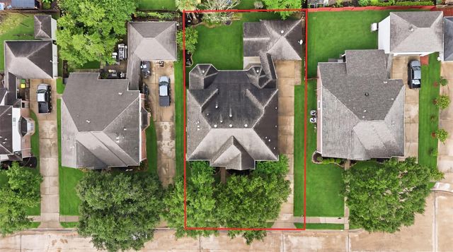 3406 Castle Pond Court, Pearland, TX 77584