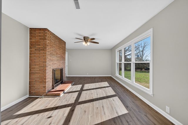 8 Prospect Rd, Fayetteville, TN 37334
