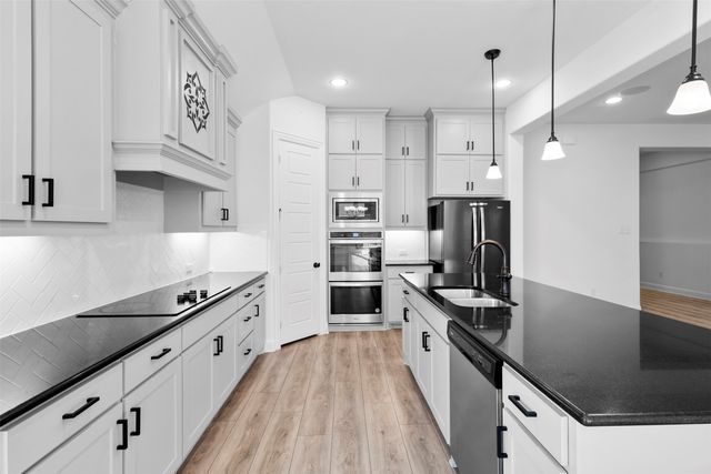 186 Western Way, Waxahachie, TX 75165