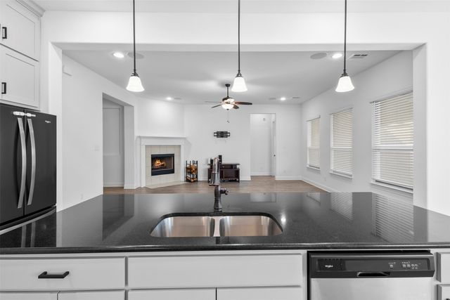 186 Western Way, Waxahachie, TX 75165