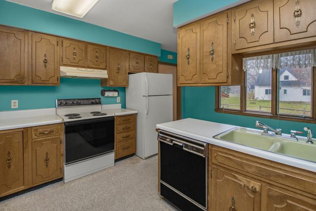 750 Swanson Avenue SE, Cokato, MN 55321