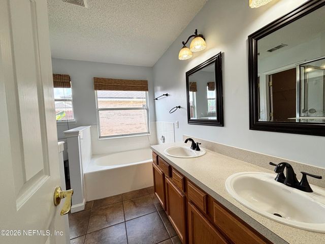 9302 PROSPERITY LAKE Drive, Jacksonville, FL 32244