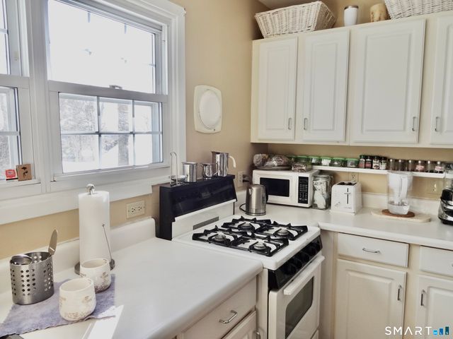 245 Unquowa Road APT 82, Fairfield, CT 06824