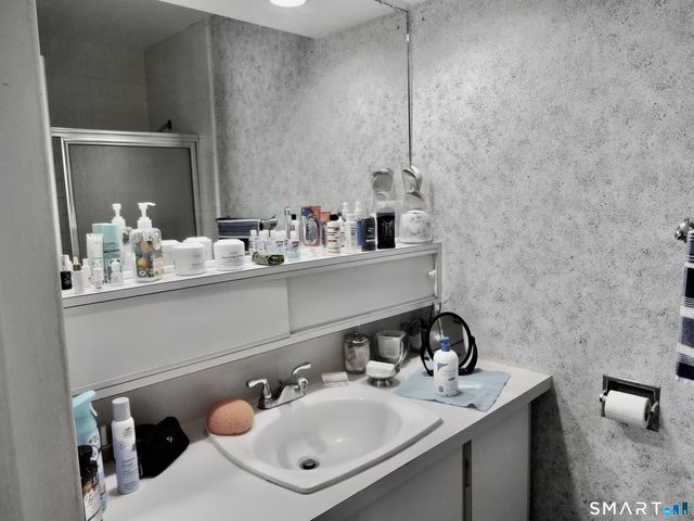 245 Unquowa Road APT 82, Fairfield, CT 06824