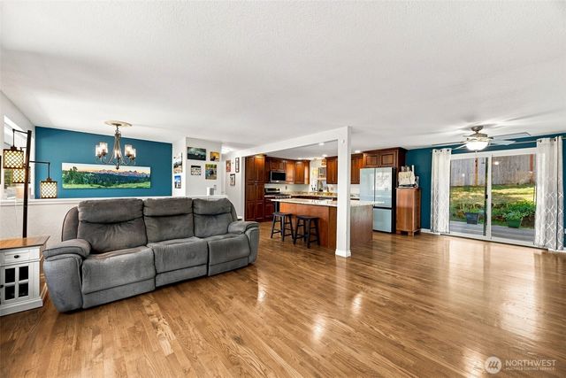 810 19th Avenue SE, Puyallup, WA 98372