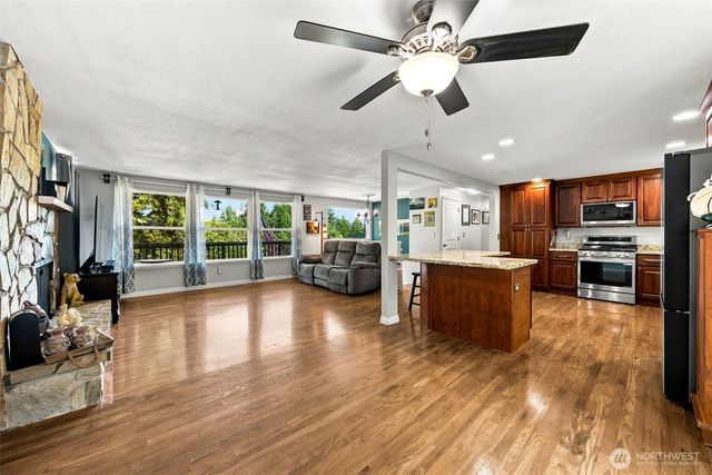 810 19th Avenue SE, Puyallup, WA 98372