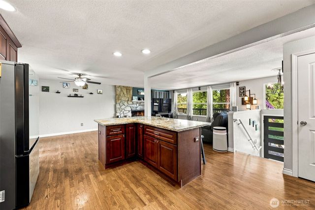 810 19th Avenue SE, Puyallup, WA 98372