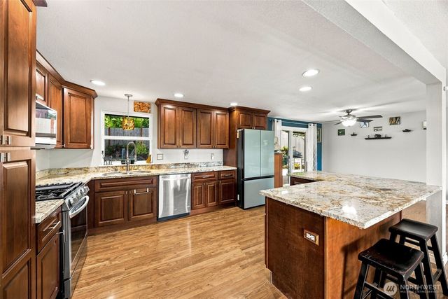 810 19th Avenue SE, Puyallup, WA 98372