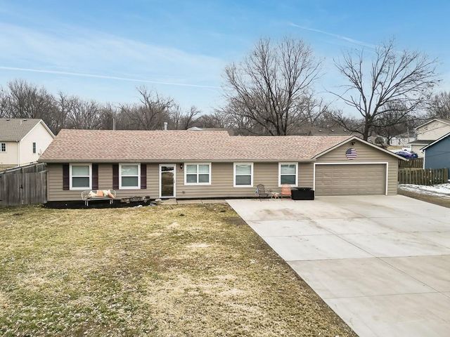 117 Brice Street, Tonganoxie, KS 66086