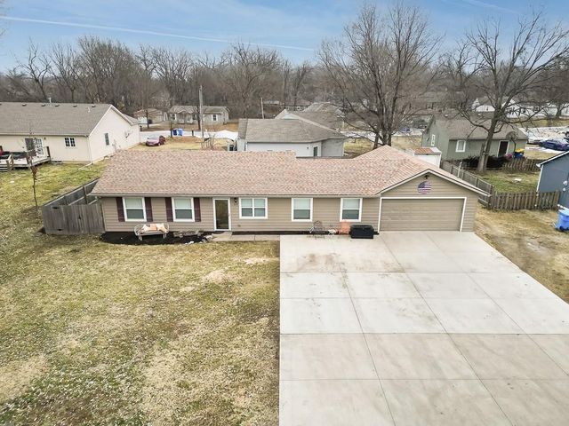 117 Brice Street, Tonganoxie, KS 66086