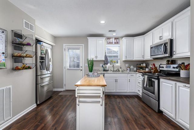 117 Brice Street, Tonganoxie, KS 66086