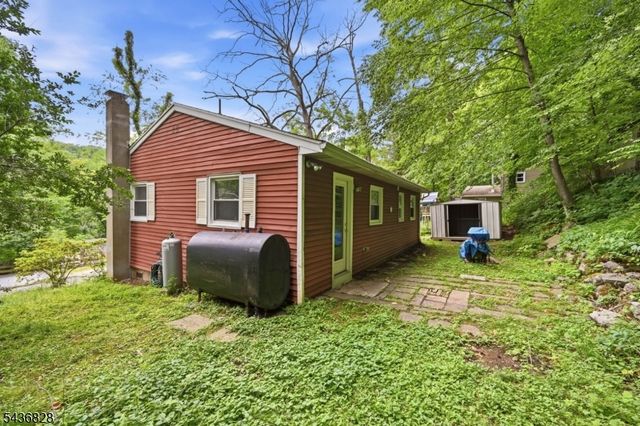 48 E Shore Dr, Vernon Twp., NJ 07462
