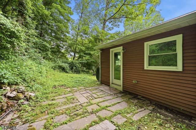48 E Shore Dr, Vernon Twp., NJ 07462