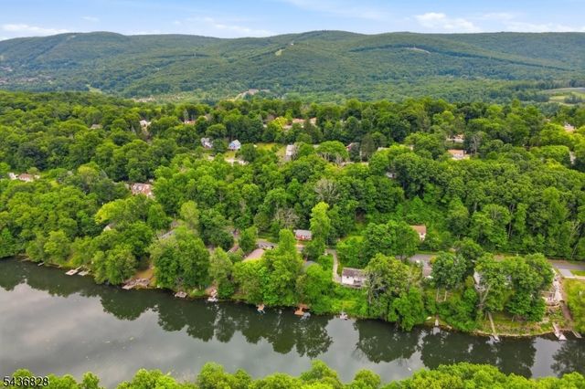 48 E Shore Dr, Vernon Twp., NJ 07462